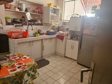 VENDO HERMOSA CASA 3 PLANTAS FRENTE A PARQUE SAN MIGUEL