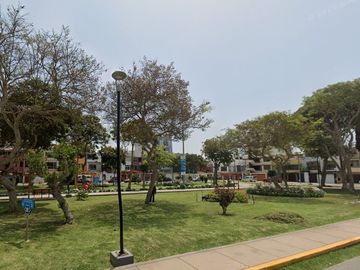 VENDO HERMOSA CASA 3 PLANTAS FRENTE A PARQUE SAN MIGUEL