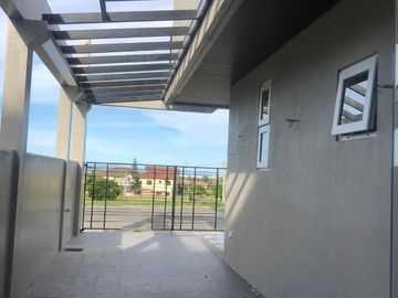 Brand New House For Sale in SOuth Forbes Villas 5mins Away from Calax and Ayala Malls Nuvali