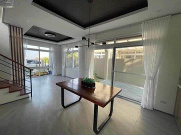 Brand New House For Sale in SOuth Forbes Villas 5mins Away from Calax and Ayala Malls Nuvali