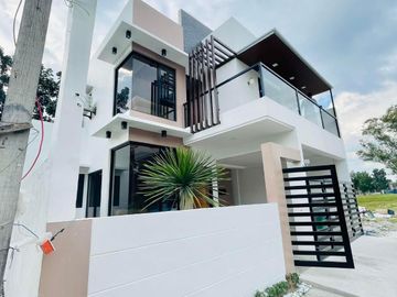 4 𝐁𝐄𝐃𝐑𝐎𝐎𝐌𝐒 SEMI-𝐅𝐔𝐑𝐍𝐈𝐒𝐇𝐄𝐃 𝐇𝐎𝐔𝐒𝐄 𝐅𝐎𝐑 𝐒𝐀𝐋𝐄 𝐈𝐍 DAU, MABALACAT 𝐂𝐈𝐓𝐘, 𝐏𝐀𝐌𝐏𝐀𝐍𝐆𝐀