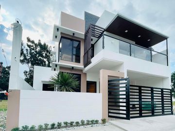 4 𝐁𝐄𝐃𝐑𝐎𝐎𝐌𝐒 SEMI-𝐅𝐔𝐑𝐍𝐈𝐒𝐇𝐄𝐃 𝐇𝐎𝐔𝐒𝐄 𝐅𝐎𝐑 𝐒𝐀𝐋𝐄 𝐈𝐍 DAU, MABALACAT 𝐂𝐈𝐓𝐘, 𝐏𝐀𝐌𝐏𝐀𝐍𝐆𝐀