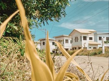 2 Storey with Balcony Bacolod house and lot only 32k per month