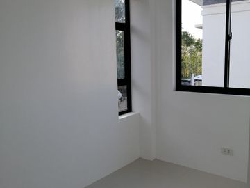 2 Storey with Balcony Bacolod house and lot only 32k per month