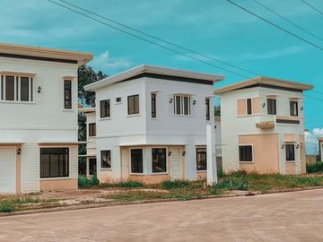 2 Storey with Balcony Bacolod house and lot only 32k per month