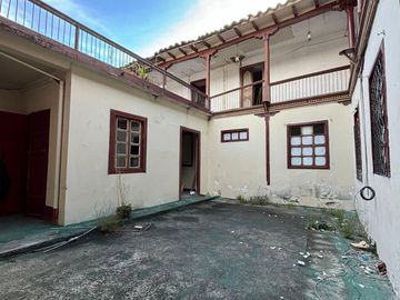 Propiedad central en venta en Loja