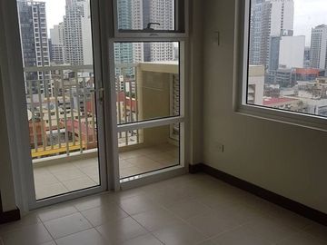 rent to own condo in studio makati pio del pillar buendia
