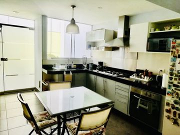 Lindo duplex frente a parque, hermosa vista.