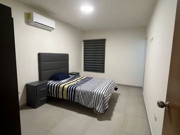 Se renta casa amueblada en Jardín Real Residencial