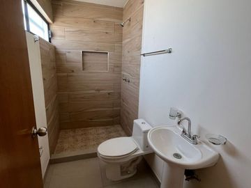 Se renta casa amueblada en Jardín Real Residencial