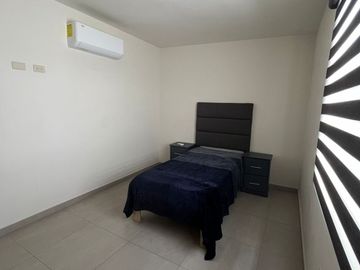 Se renta casa amueblada en Jardín Real Residencial