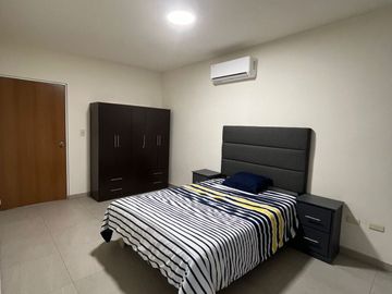 Se renta casa amueblada en Jardín Real Residencial