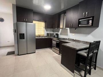 Se renta casa amueblada en Jardín Real Residencial