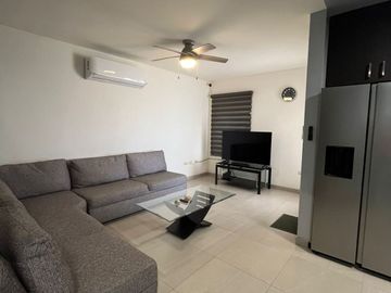 Se renta casa amueblada en Jardín Real Residencial