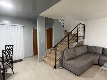 Se renta casa amueblada en Jardín Real Residencial