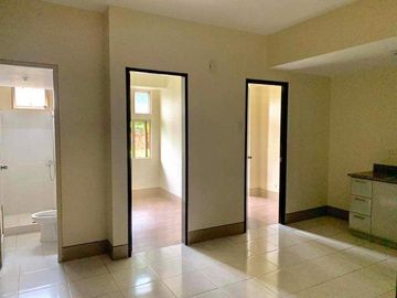 METRO MANILA High End Condo Modern Minimialist Condo near Hotel Mall Resturants and Airport Hospital School Office  HIGH END BUT AFFORDABLE CONDO IN S