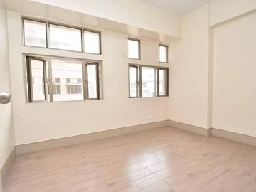 METRO MANILA High End Condo Modern Minimialist Condo near Hotel Mall Resturants and Airport Hospital School Office  HIGH END BUT AFFORDABLE CONDO IN S