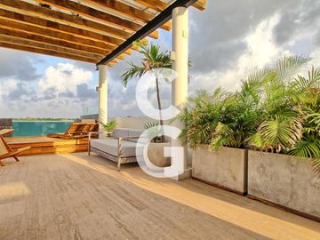 Casa en Venta en Cancun en Cancun Country Club Frente al Lago con Rooftop
