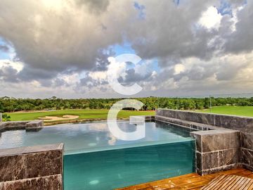Casa en Venta en Cancun en Cancun Country Club Frente al Lago con Rooftop