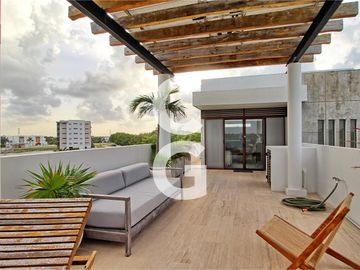 Casa en Venta en Cancun en Cancun Country Club Frente al Lago con Rooftop