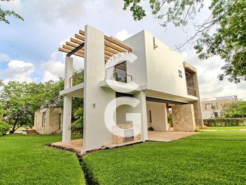 Casa en Venta en Cancun en Cancun Country Club Frente al Lago con Rooftop