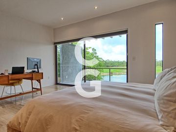 Casa en Venta en Cancun en Cancun Country Club Frente al Lago con Rooftop