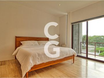 Casa en Venta en Cancun en Cancun Country Club Frente al Lago con Rooftop