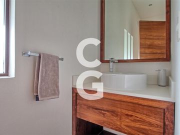 Casa en Venta en Cancun en Cancun Country Club Frente al Lago con Rooftop