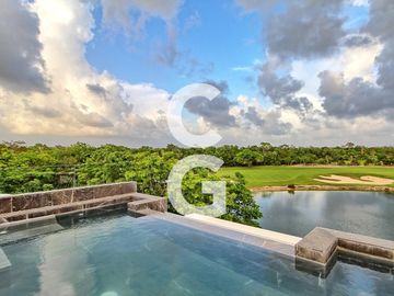 Casa en Venta en Cancun en Cancun Country Club Frente al Lago con Rooftop