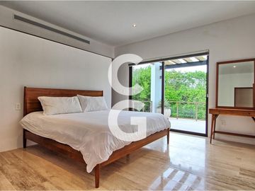 Casa en Venta en Cancun en Cancun Country Club Frente al Lago con Rooftop