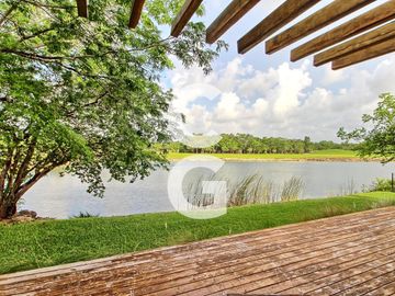 Casa en Venta en Cancun en Cancun Country Club Frente al Lago con Rooftop