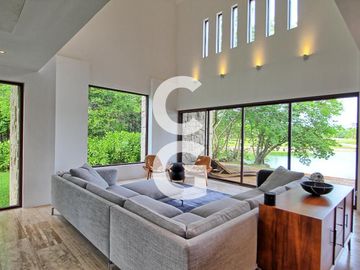 Casa en Venta en Cancun en Cancun Country Club Frente al Lago con Rooftop