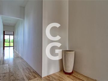 Casa en Venta en Cancun en Cancun Country Club Frente al Lago con Rooftop