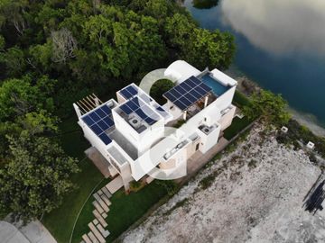 Casa en Venta en Cancun en Cancun Country Club Frente al Lago con Rooftop