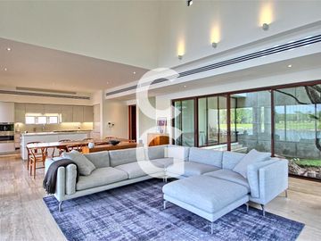 Casa en Venta en Cancun en Cancun Country Club Frente al Lago con Rooftop