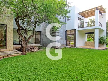 Casa en Venta en Cancun en Cancun Country Club Frente al Lago con Rooftop