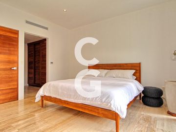 Casa en Venta en Cancun en Cancun Country Club Frente al Lago con Rooftop