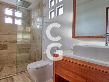 Casa en Venta en Cancun en Cancun Country Club Frente al Lago con Rooftop