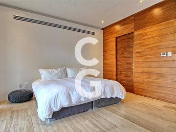 Casa en Venta en Cancun en Cancun Country Club Frente al Lago con Rooftop