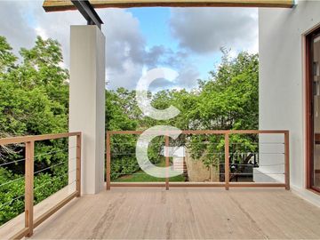 Casa en Venta en Cancun en Cancun Country Club Frente al Lago con Rooftop