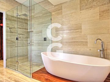 Casa en Venta en Cancun en Cancun Country Club Frente al Lago con Rooftop