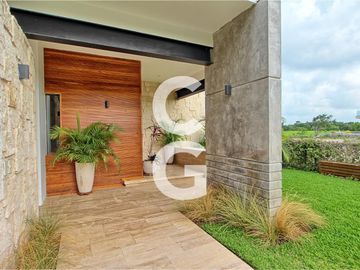 Casa en Venta en Cancun en Cancun Country Club Frente al Lago con Rooftop