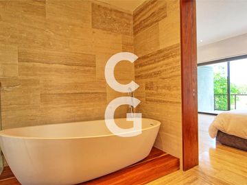 Casa en Venta en Cancun en Cancun Country Club Frente al Lago con Rooftop