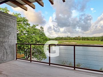 Casa en Venta en Cancun en Cancun Country Club Frente al Lago con Rooftop