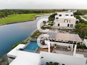Casa en Venta en Cancun en Cancun Country Club Frente al Lago con Rooftop