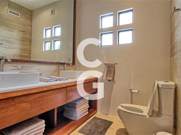 Casa en Venta en Cancun en Cancun Country Club Frente al Lago con Rooftop