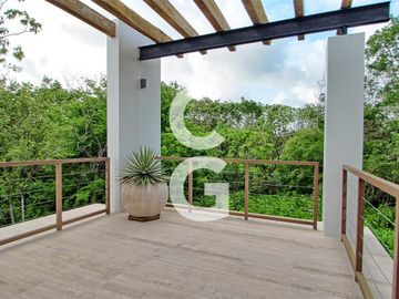 Casa en Venta en Cancun en Cancun Country Club Frente al Lago con Rooftop