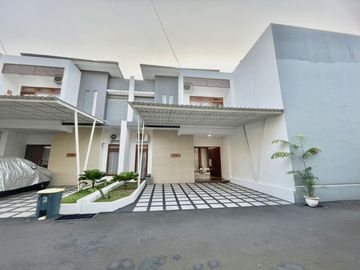 Rumah Baru Mewah Siap Huni 4 Kamar di Jakarta Selatan, Perumahan
