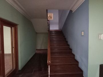 Venta de Casa en san isidro, frente al parque en avenida principal