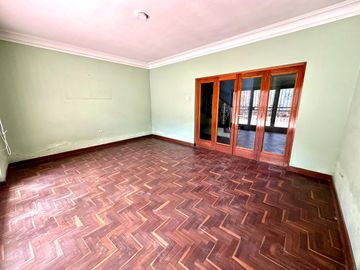 Venta de Casa en san isidro, frente al parque en avenida principal